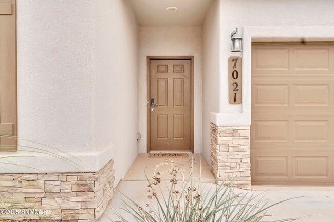 Building Photo - 7021 Silver Spur St