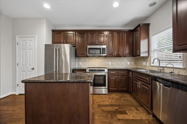 Building Photo - 5106 Pinemont Pl