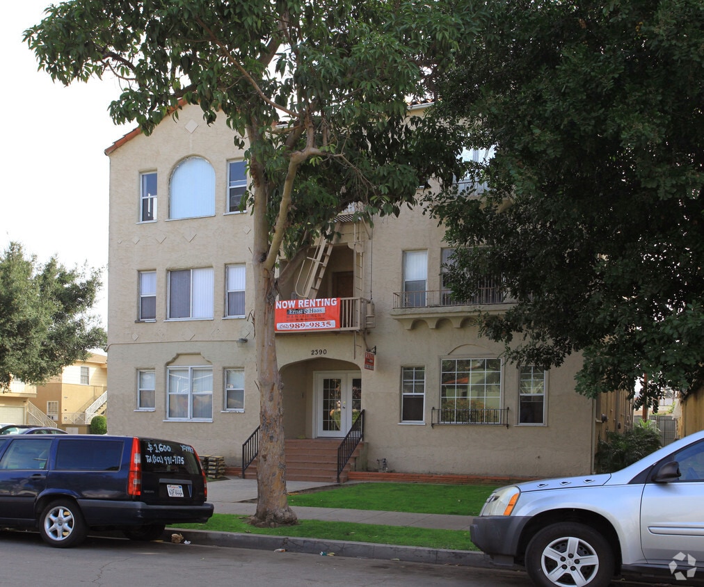 Building Photo - 2390 Cedar Ave