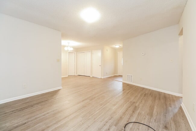 Building Photo - 235 Ashland Dr