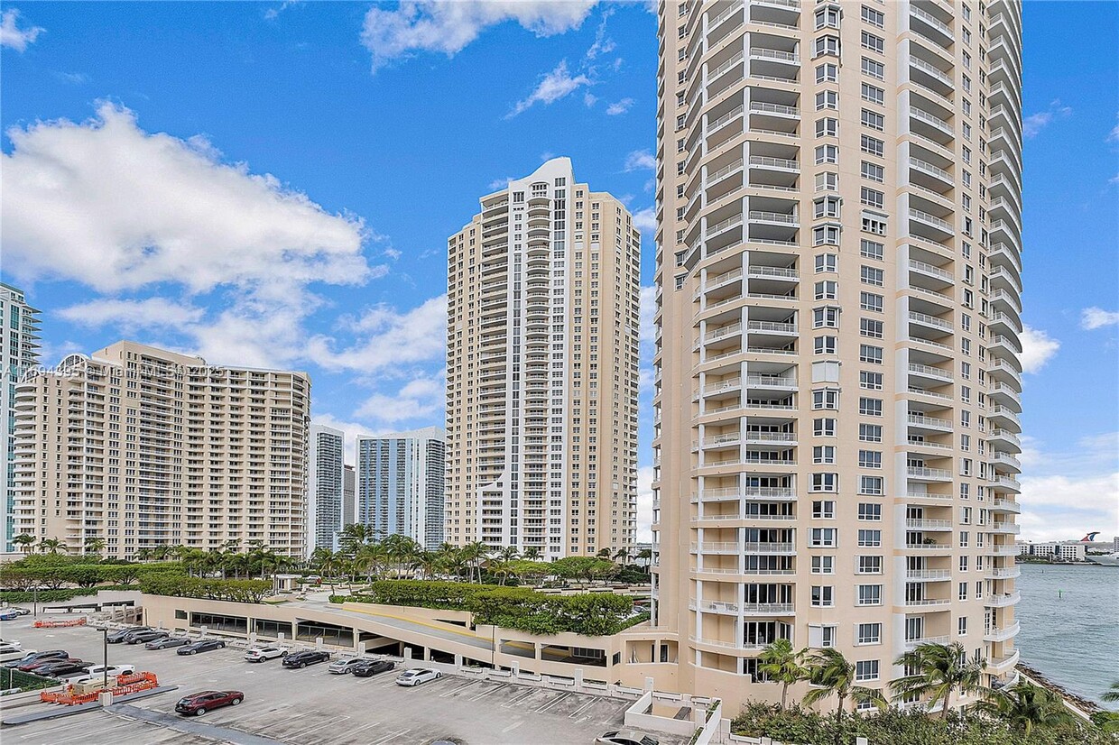 Foto principal - 540 Brickell Key Dr