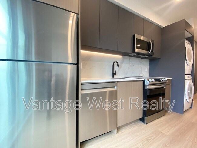 Photo du bâtiment - 213-720 KLO Rd