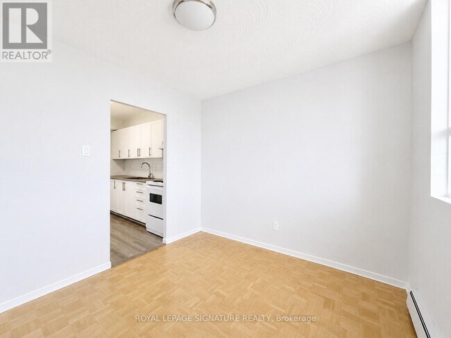 Building Photo - 525 Eglinton Ave E