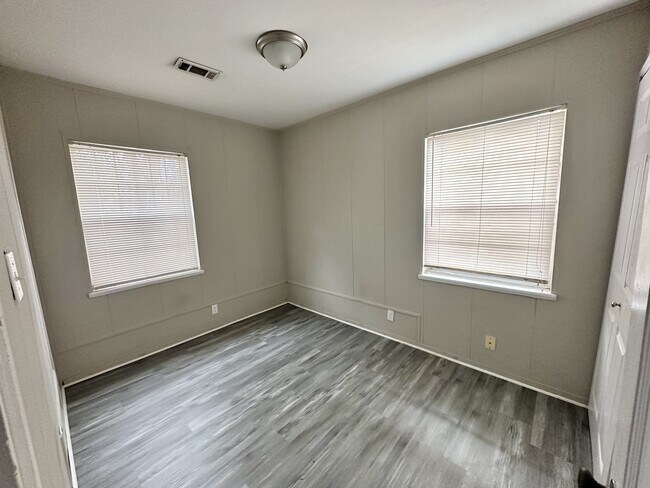 Foto del edificio - 249 Gloria Rd SW