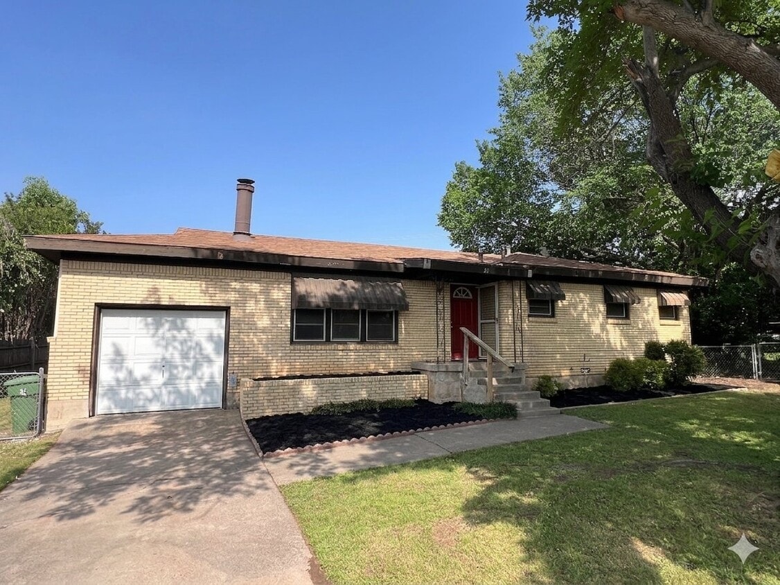 Photo - 26 Letha Ct (Hurst, TX)