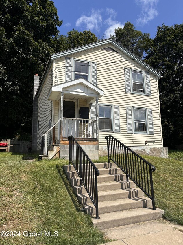 Primary Photo - 10 Abbott St