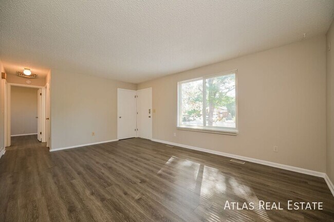 Foto del edificio - 14955 E Columbia Dr