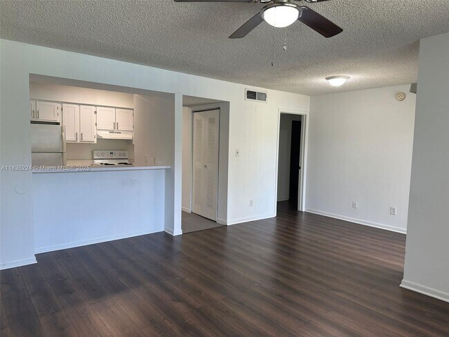Building Photo - 540 S Park Rd