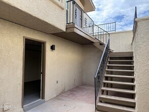 Building Photo - 10642 Cuatro Vistas Dr