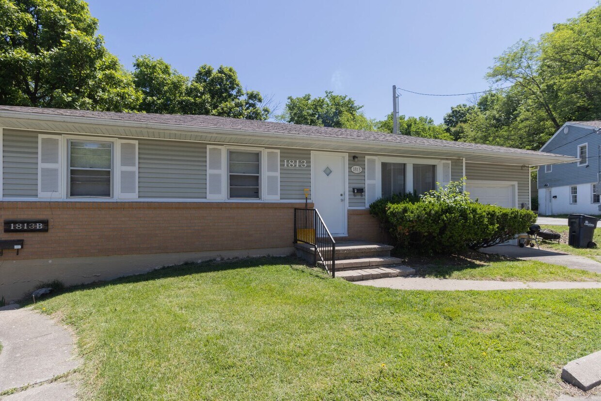 Building Photo - 1813 Sunrise Dr