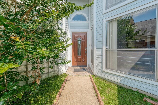 Foto del edificio - 9310 Corner Oaks Ln