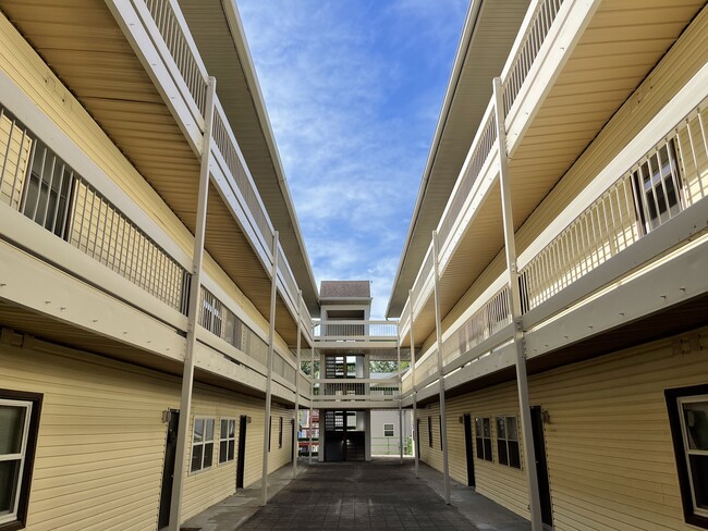 Building Photo - Royal Heights