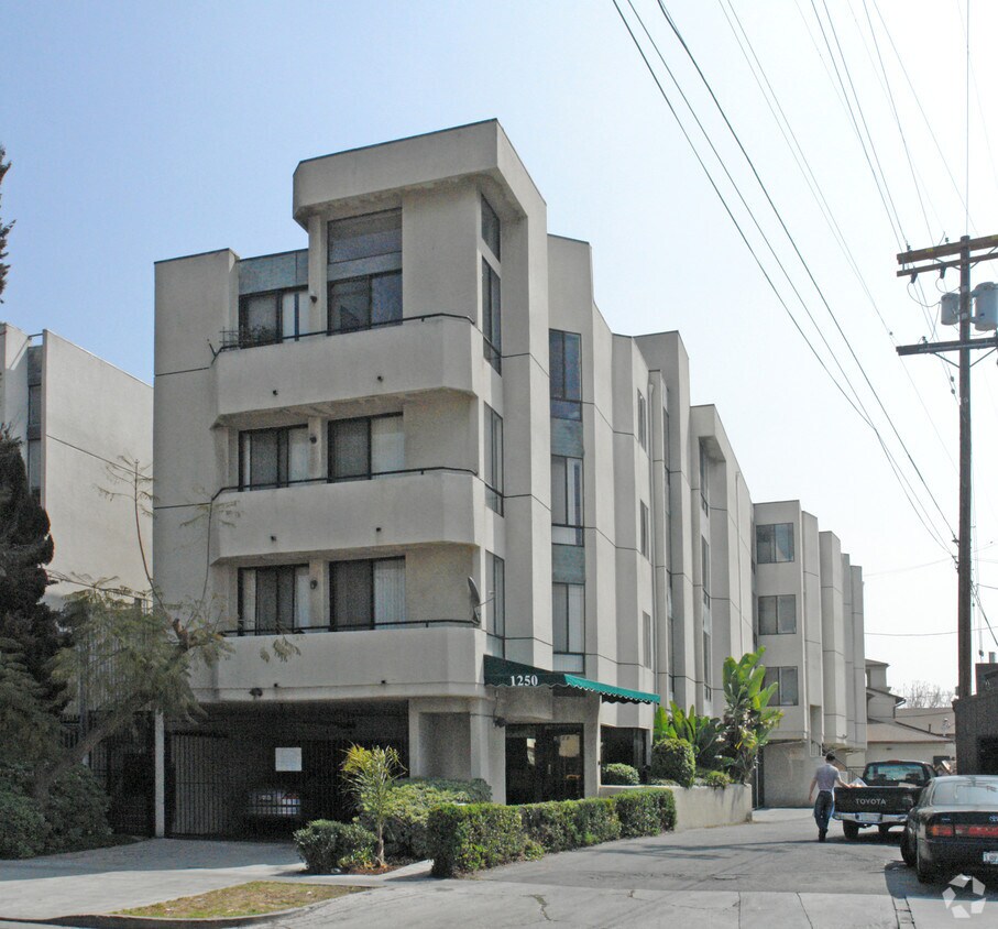 Foto principal - 1250 S Holt Ave