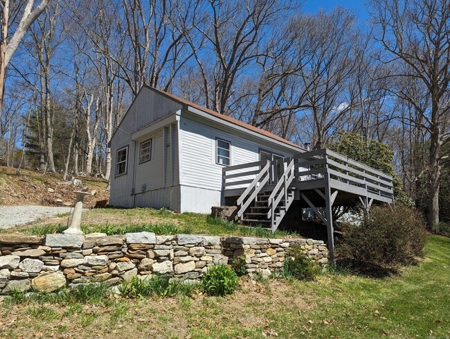Building Photo - 264 McCall Rd