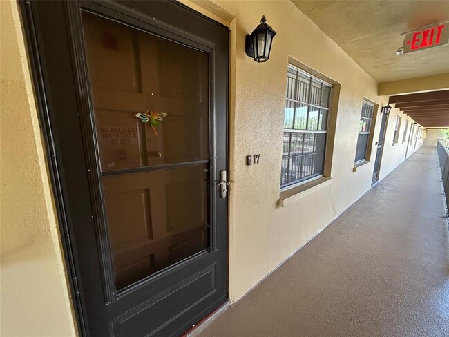 Foto del edificio - 1845 S Highland Ave