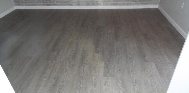 Foto del edificio - 2459 Pine Ave