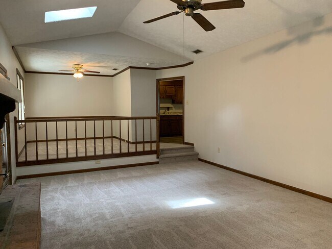 Foto del edificio - For Rent - Quiet neighborhood but close to everything!!