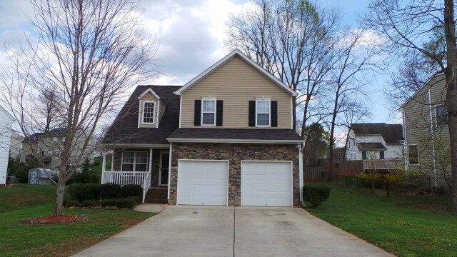 Foto principal - ~~~ Charming 4 Bedroom Home ~~~