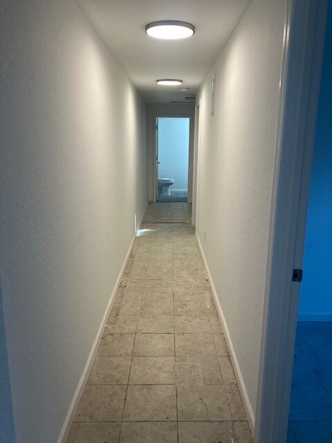 Pasillo - 916 1/2 Stinson St