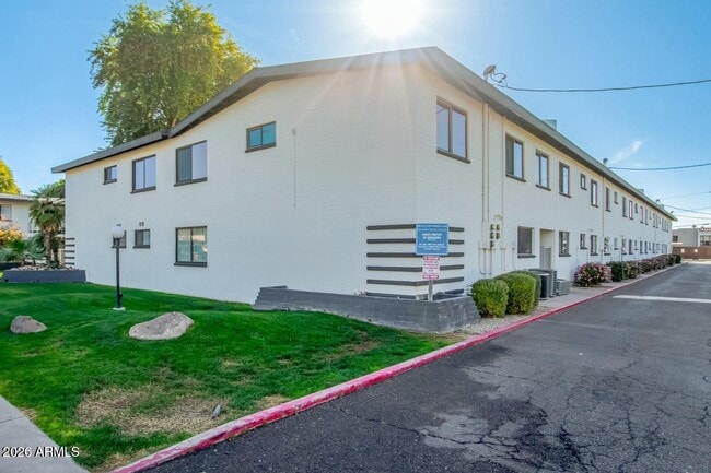 Foto del edificio - 721 E Montebello Ave