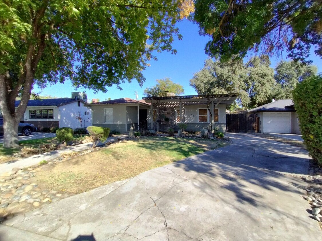 Primary Photo - 210 Covena Ave