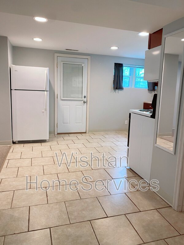 Building Photo - 209 Chandler Blvd