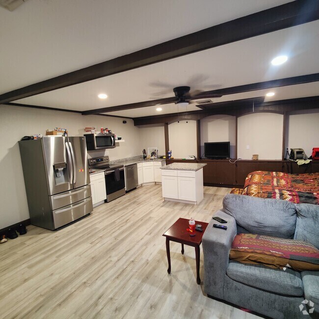Building Photo - 9720 Sandpiper St