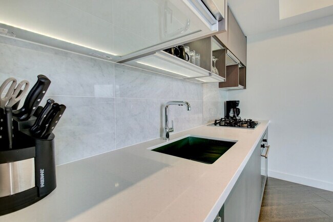 Photo du bâtiment - 780 Pacific Blvd