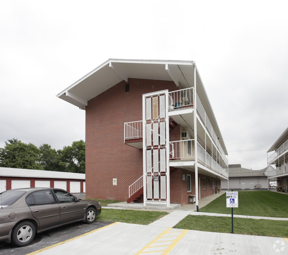 Building Photo - The Marshall Apartments