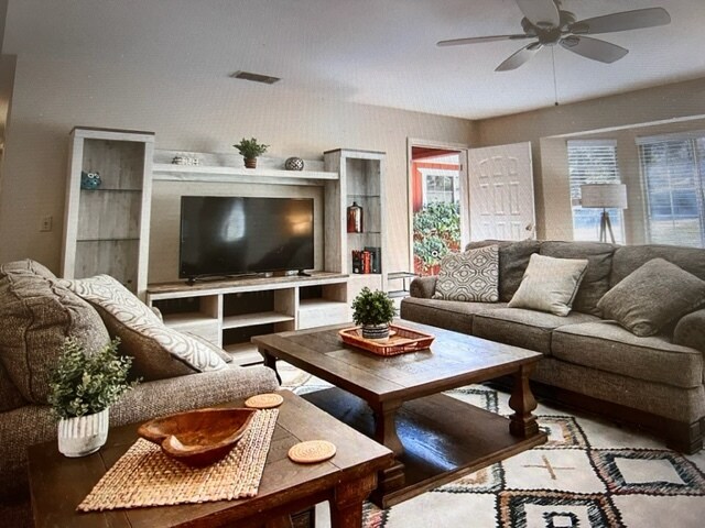 Foto del edificio - 2410 Coachman Rd