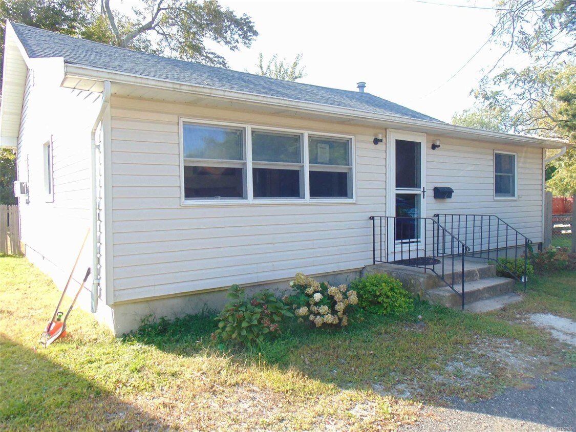 2 Willow Walk, Patchogue, NY 11772 House Rental in Patchogue, NY