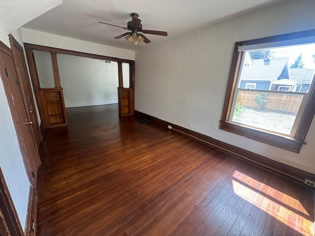 Building Photo - 2020 Maxwell Ave