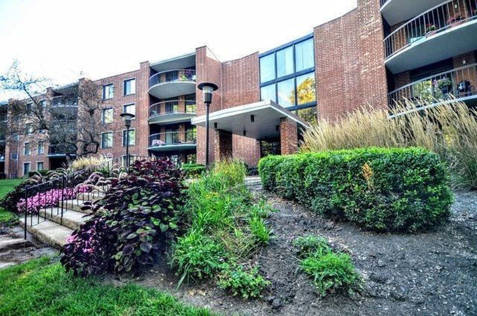 1405 E Central Rd, Arlington Heights, IL 60005 Condo for Rent in