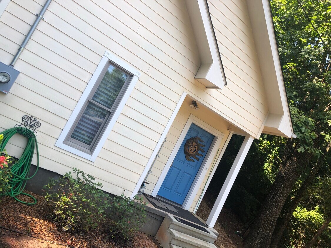Front entrance - 11 Tarpon Trl SE