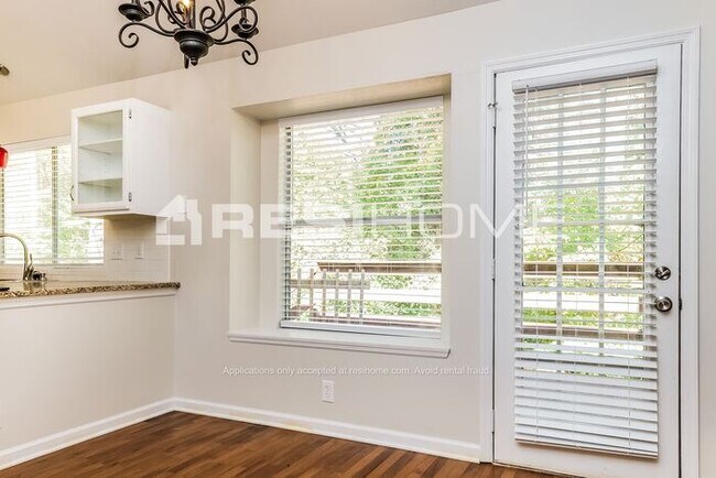 Building Photo - 4920 Alexis Dr