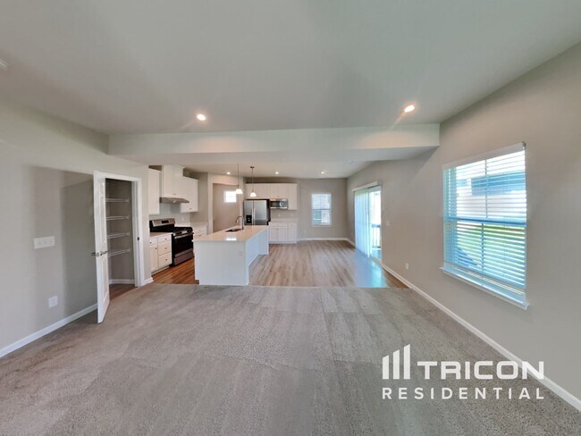 Building Photo - 833 Dean Dr