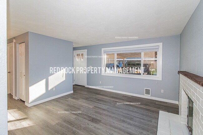 Foto del edificio - 12718 E Main Ave