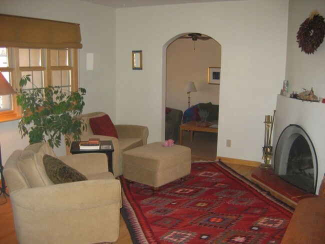 Foto del edificio - Santa Fe Style House & Studio on Rio Vista...