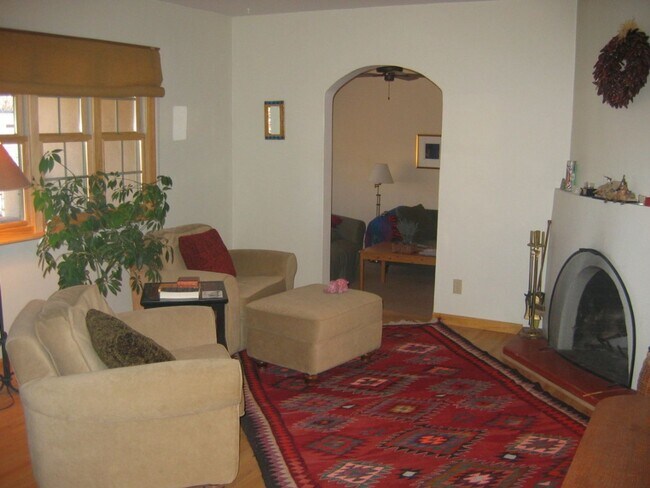 Building Photo - Unfurnished or Furnished - Santa Fe Style House & Studio on Rio Vista St.