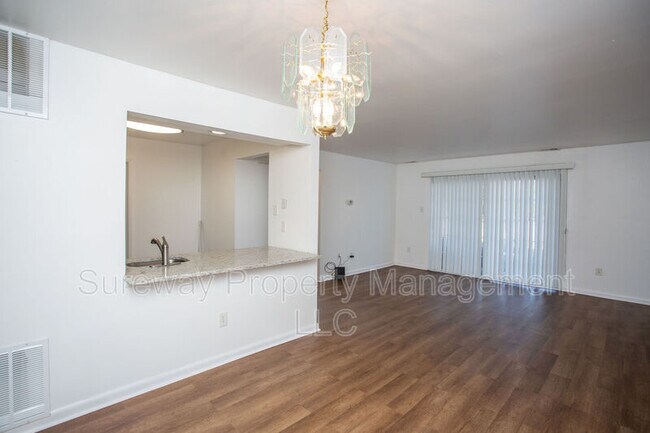 Building Photo - 427 Paddock Ct
