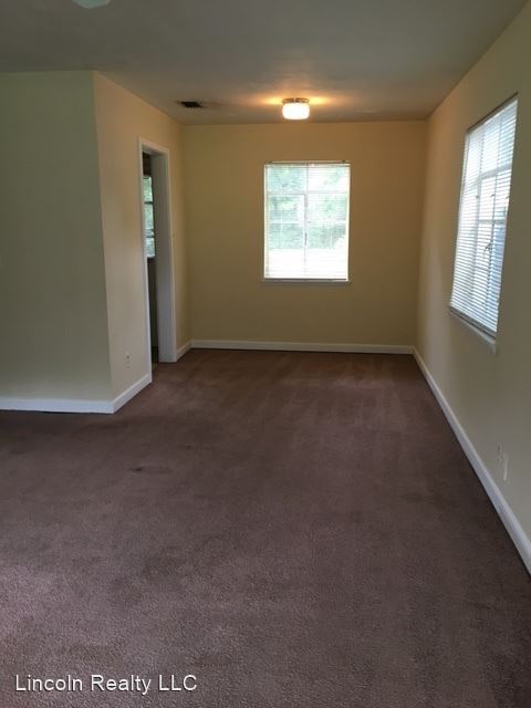 Building Photo - 3 br, 1 bath House - 704 Azalea Circle*