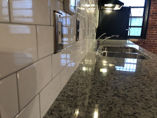 Foto del edificio - 115 E Tyler St