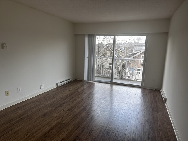 Photo du bâtiment - 1150 Queens Ave