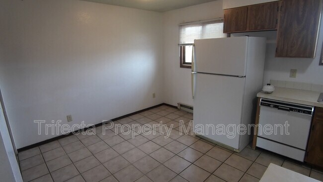 Foto del edificio - 4953 Basswood Dr