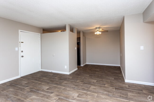 2BR, 1BA - 750 SF - The Avenues At East Moline