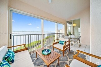 Building Photo - 5800 NE Island Cove Way