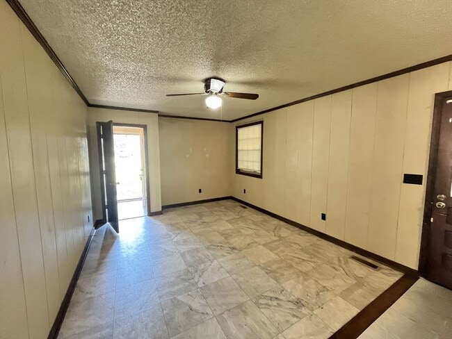 Building Photo - COMING SOON! 3/2 One Level Home w/ Spaciou...