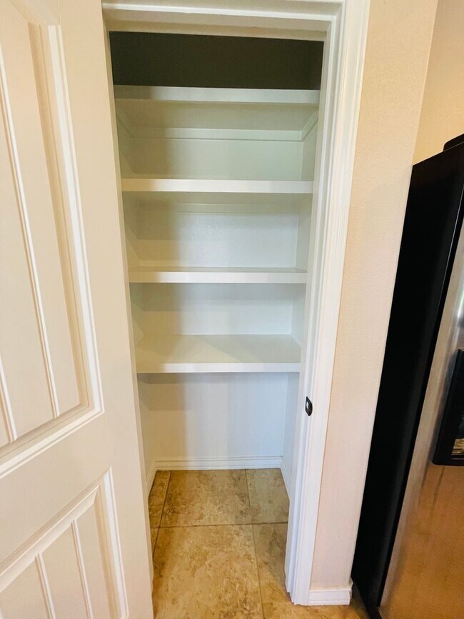 Foto del edificio - 4 Bedroom, 2 Bath -