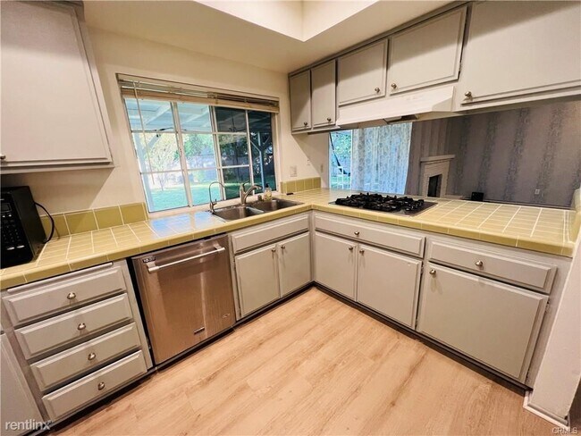 Building Photo - 4 br, 2 bath House - 1432 S Glencroft Rd
