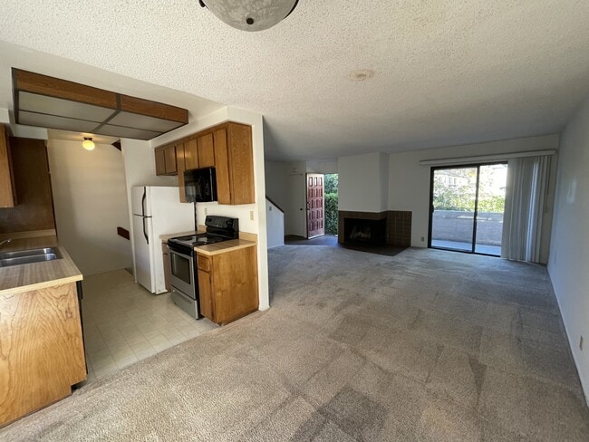 Building Photo - 8722 Villa La Jolla Dr